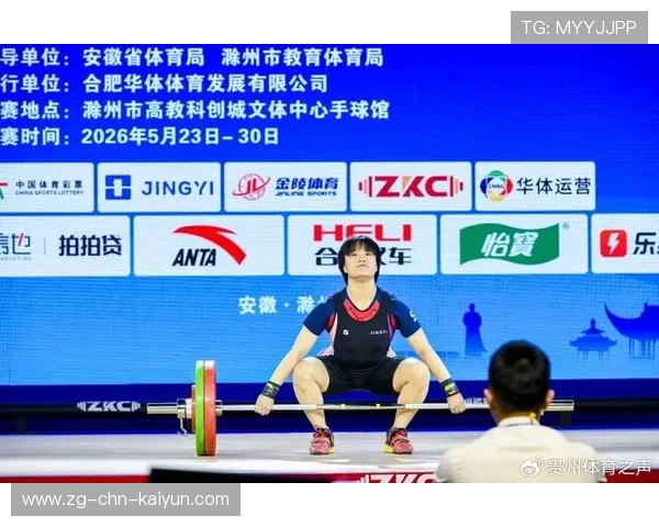 世界举重青年赛中国选手在体能与技巧上双双突破
